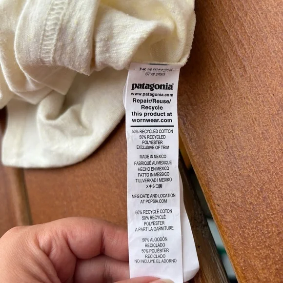 Patagonia Cream Long Sleeve Tee Size Medium. - Picture 4 of 4